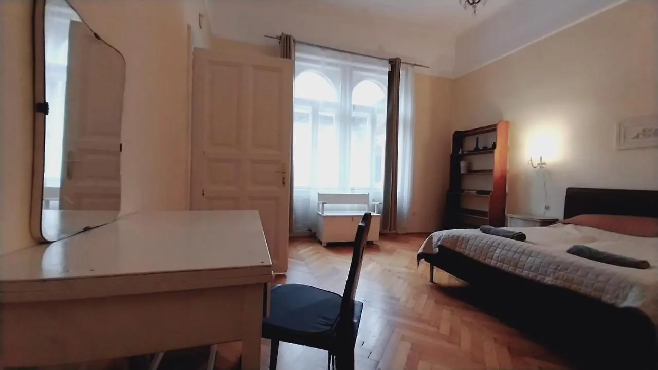 For Long-Term, Budget! Szondi Apartment Budapest