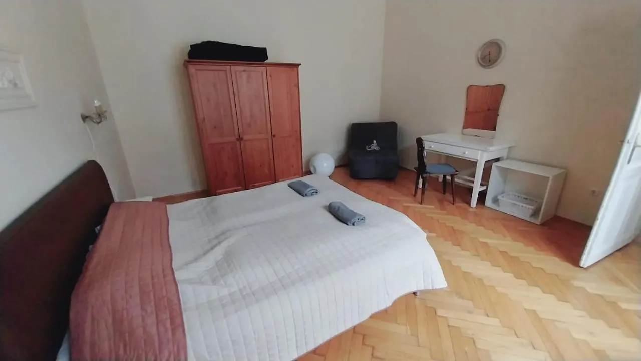 For Long-Term, Budget! Szondi Apartment Budapest Hungary