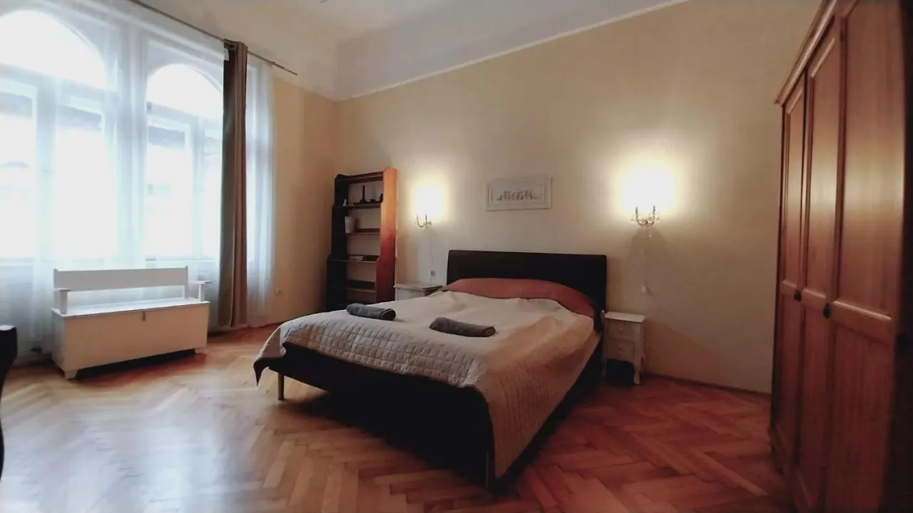 For Long-Term, Budget! Szondi Apartment Budapest