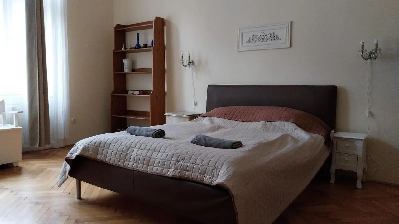 For Long-Term, Budget! Szondi Apartment Budapest